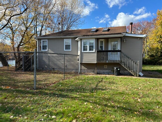 Foto del edificio - 111 Riverlawn Dr