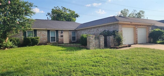 Building Photo - 9211 Twin Hills Dr