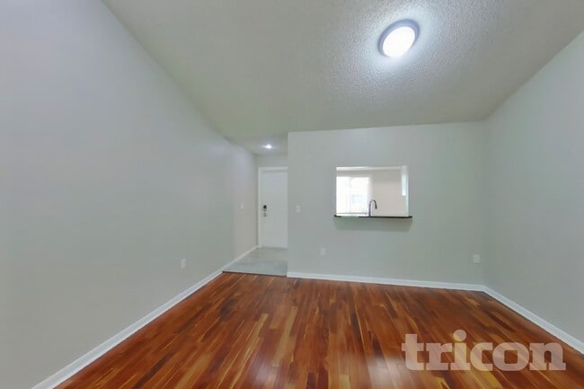 Building Photo - 4442 Sandhurst Dr