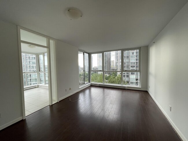 Building Photo - 1408 Strathmore Mews