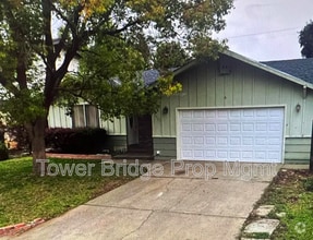 Building Photo - 2525 Knightwood Way