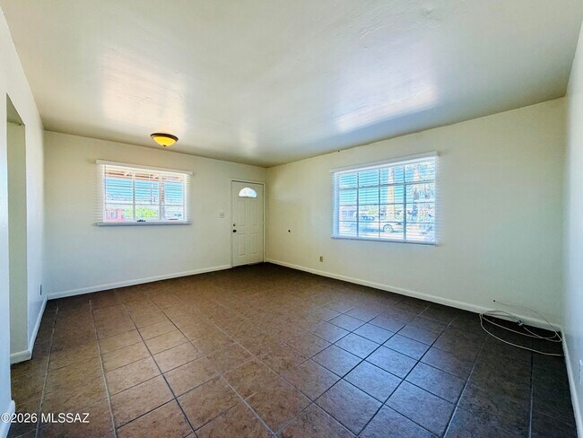 Foto del edificio - 4502 E 18th St