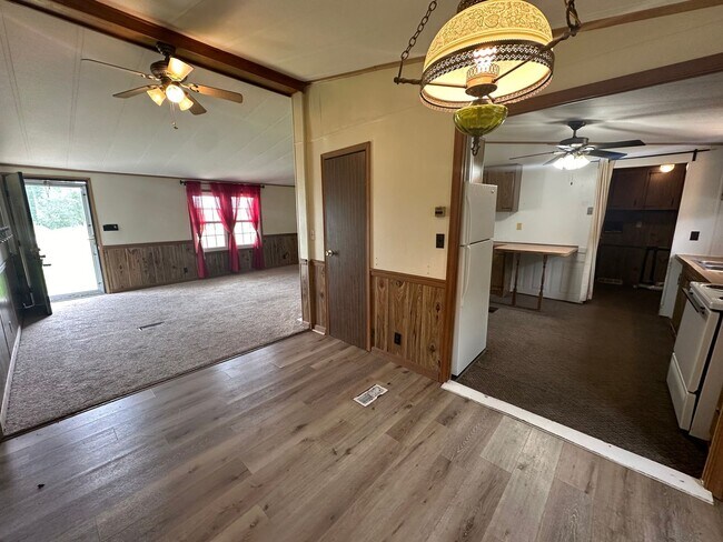 Foto del edificio - Inviting 3 Bedroom - 2 Bath Home with Lots...