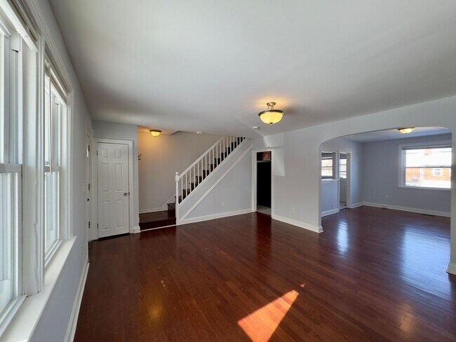 Foto del edificio - Charming 3 Bedroom/1.5 Bathroom Townhome in Lakeside/Ednor Gardens, MD!