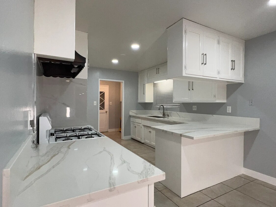Kitchen - 15503 Bloomfield Ave