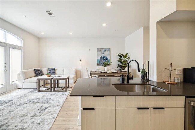 Foto del edificio - 1112 Columbus St