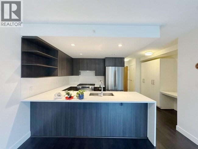 Building Photo - 8288 Granville Ave