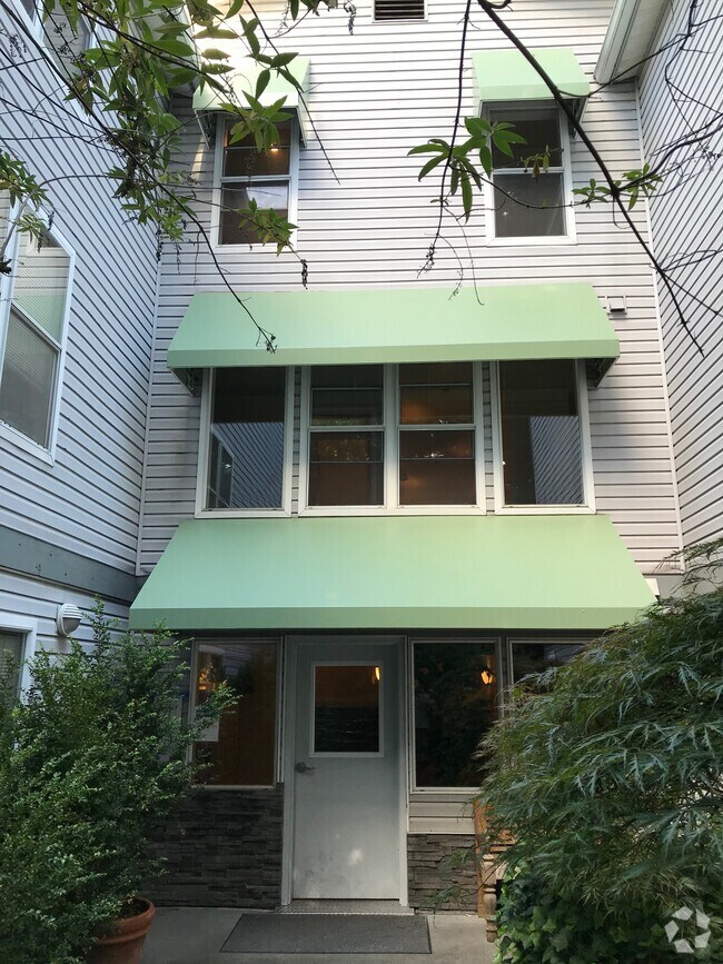 Mann Apartments for Rent with a Basement Seattle, WA