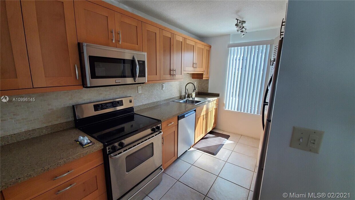 Primary Photo - 2220 SW 122nd Ct