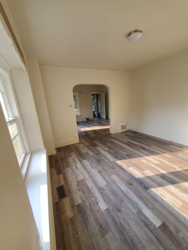 Building Photo - 1312 Hotop Ave