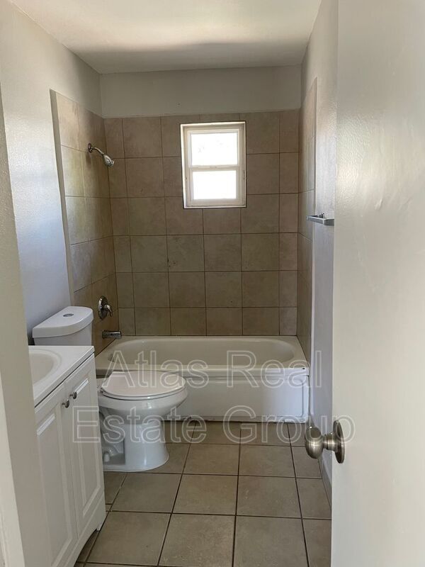 Building Photo - 1741 W Desert Cove Ave