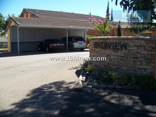 Foto del edificio - 320 Hilltop Dr