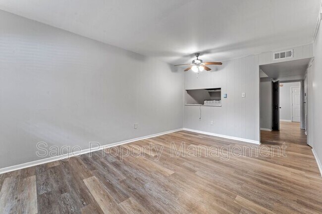 Foto del edificio - 2457 Brownlee St