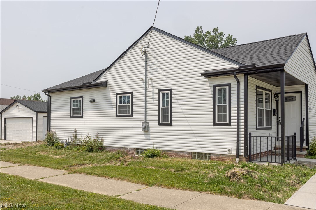 Primary Photo - 1836 E 294th St