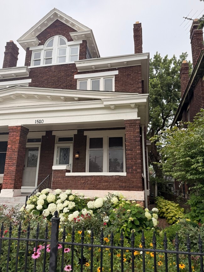 Building Photo - 1520 Bryden Rd