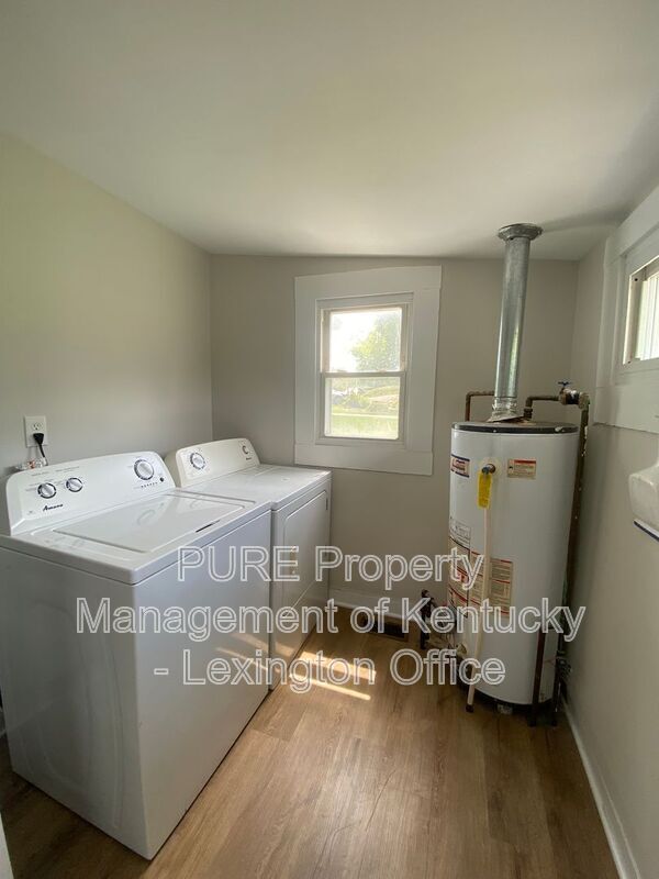 Foto del edificio - 844 Warwick Rd