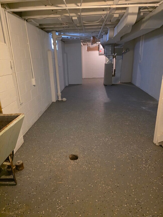 Foto del edificio - 4813 Greenlawn Dr