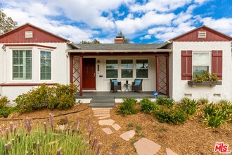 Building Photo - 5732 Vesper Ave