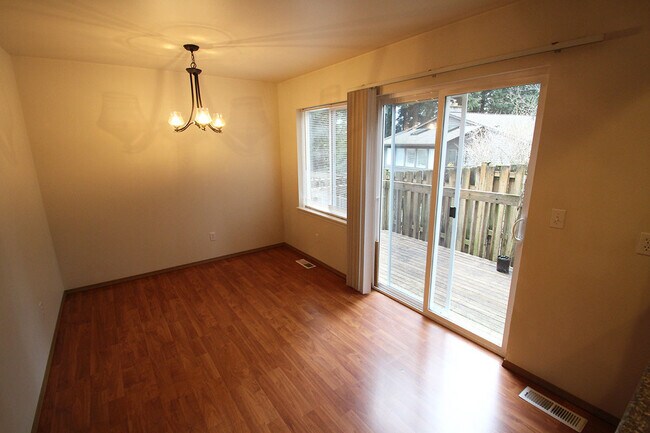 Building Photo - Cai Duplex - Lynnwood