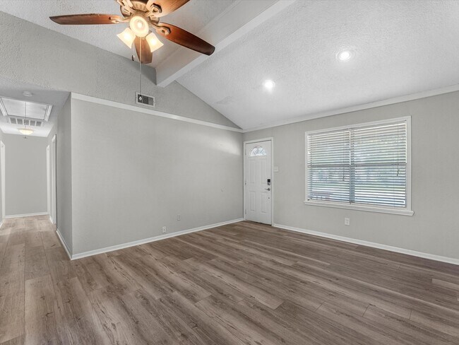 Foto del edificio - 212 N Shady Oaks St