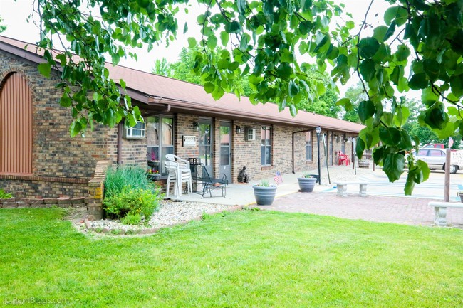 Building Photo - 2 br, 1 bath  - Rivergreen Apartments