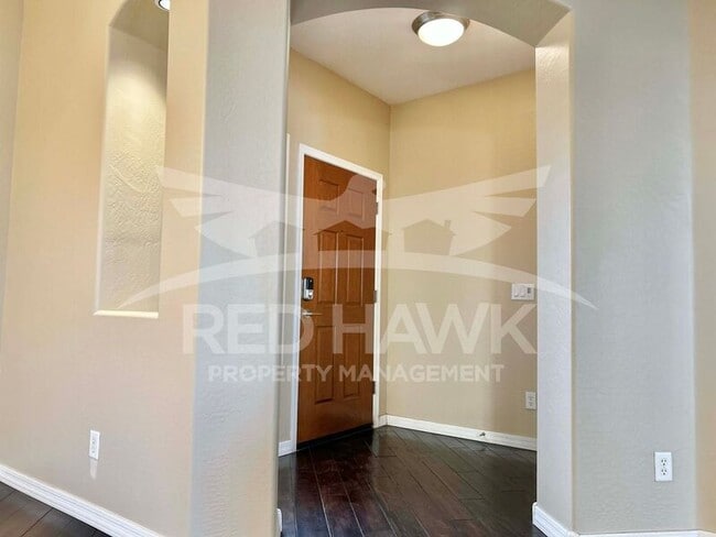 Photo - 1090 S Maverick St House