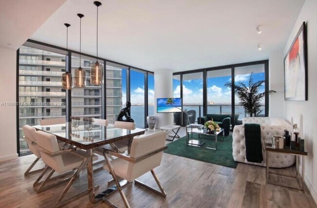 Foto del edificio - 650 NE 32nd St