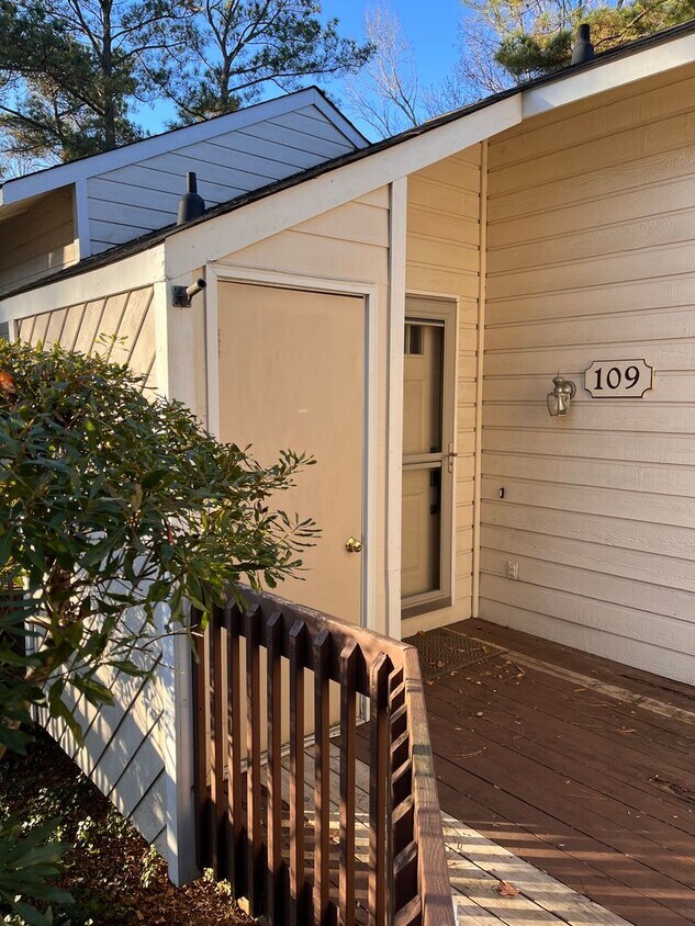 Primary Photo - 2Br/1.5 Bath Townhome