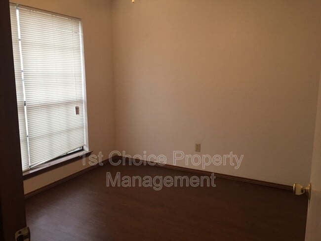 Foto del edificio - 7332 Blackthorn Dr