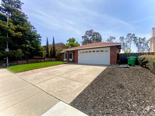 Building Photo - Bright Updated 4 Bedroom Home with Spacious Yard for Rent - Union City!
