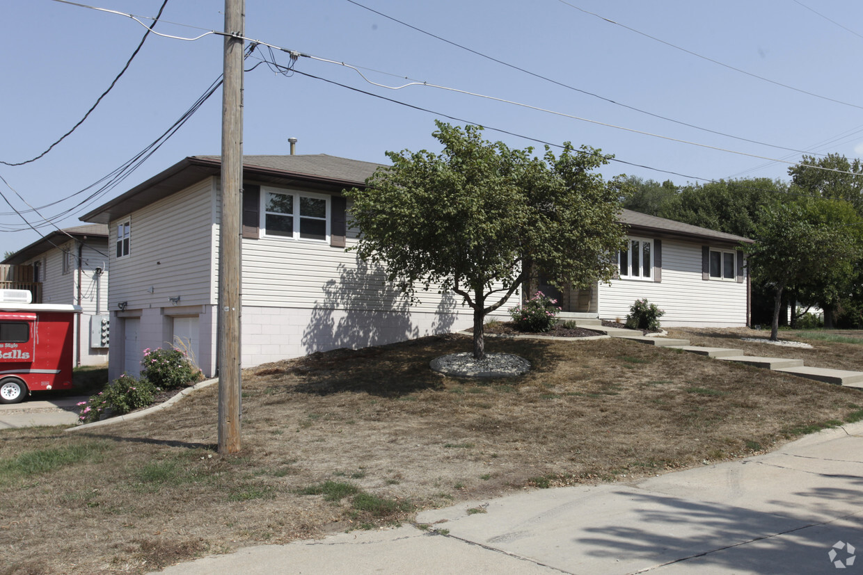 Foto del edificio - Cedar TownHomes
