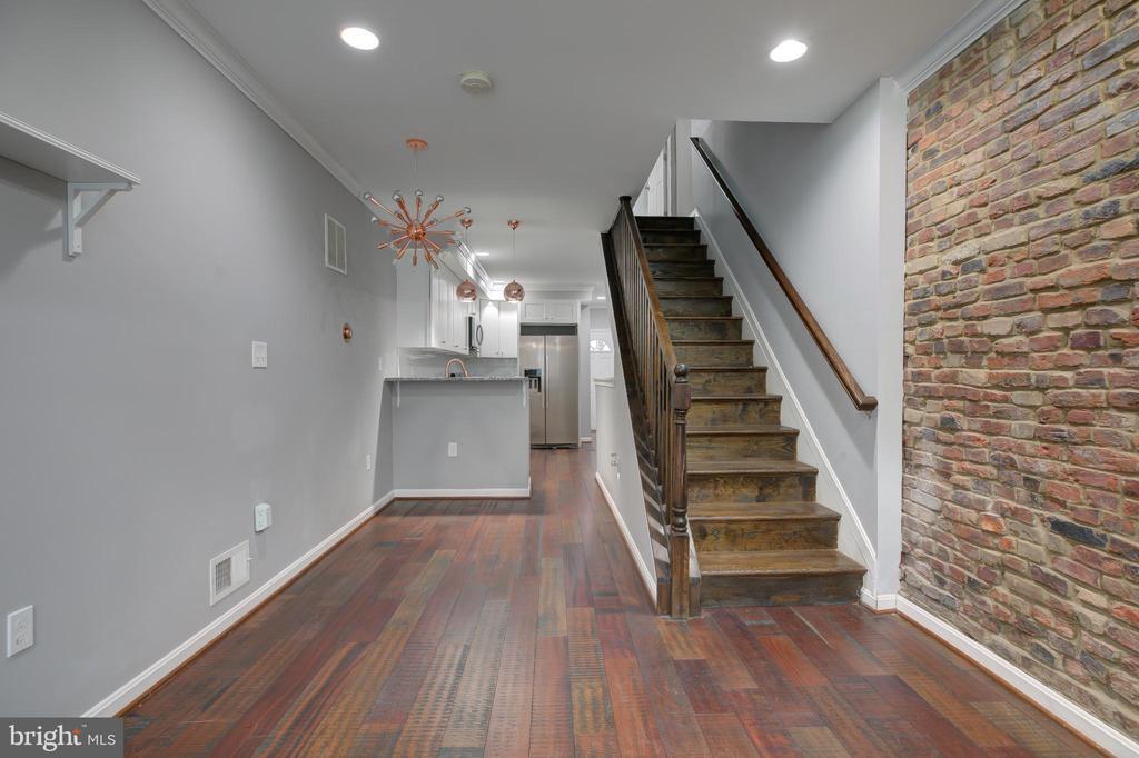 Primary Photo - 16 N Bradford St