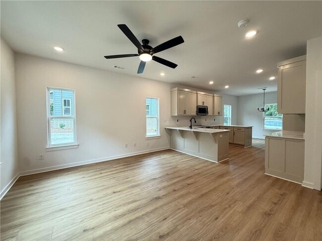 Building Photo - Nice Townhouse Near Campus