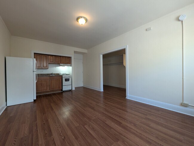 Foto del edificio - 3335 W Diversey Ave