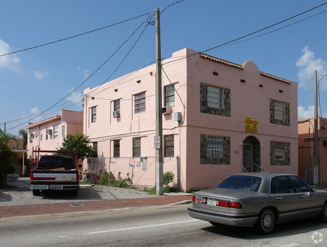 Building Photo - 1648 SW 7th St
