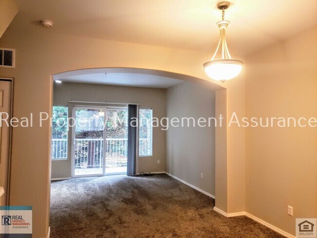 Foto del edificio - Peaceful 2BR/2.5BA Townhome Tigard/Beaverton