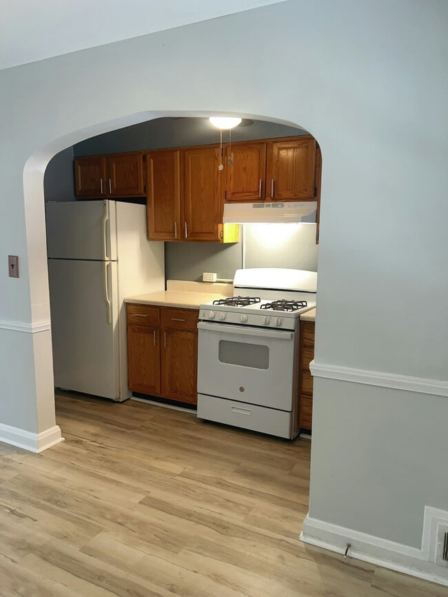Building Photo - 526 Parksley Ave