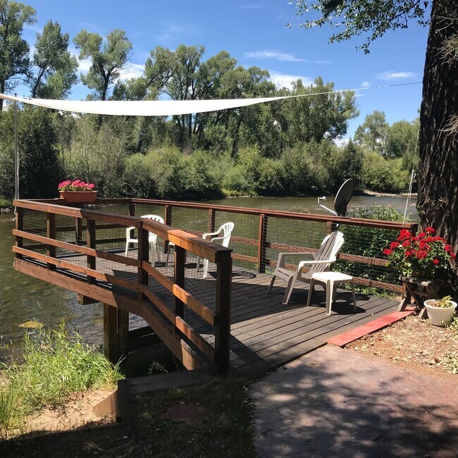 Foto del edificio - 3 Bedroom home on the river