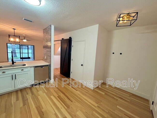 Building Photo - 12370 Berkeley Square Dr