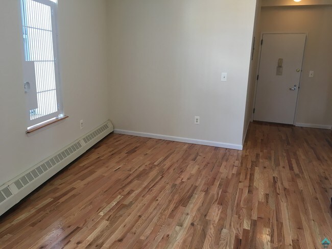 Building Photo - 83 Linden St