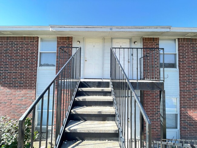 Foto del edificio - 1801 Cedarhill Dr