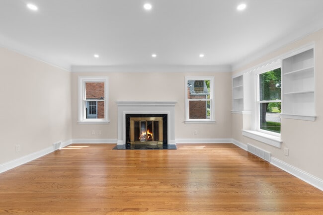 Building Photo - 1388 Vernier Rd