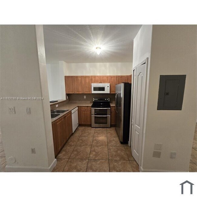 Building Photo - 1656 SE 29th Ct