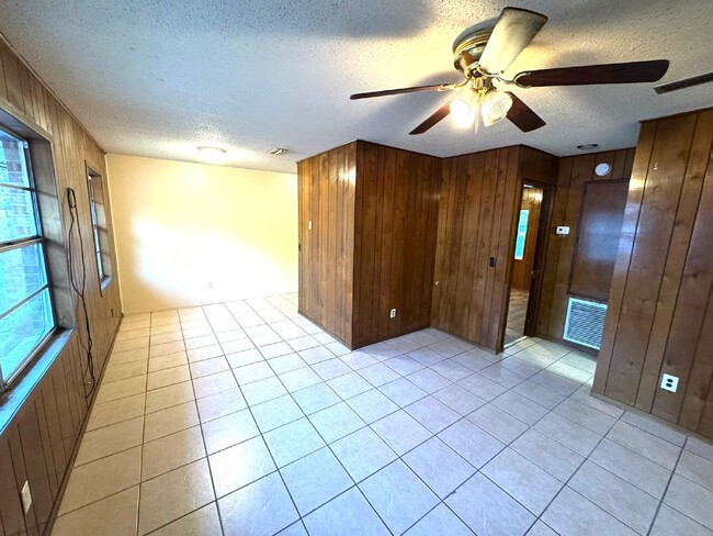 Building Photo - Duplex for rent in Dothan, AL. This 1 bedroom, 1 bath is approved for Section 8 and appliances in...