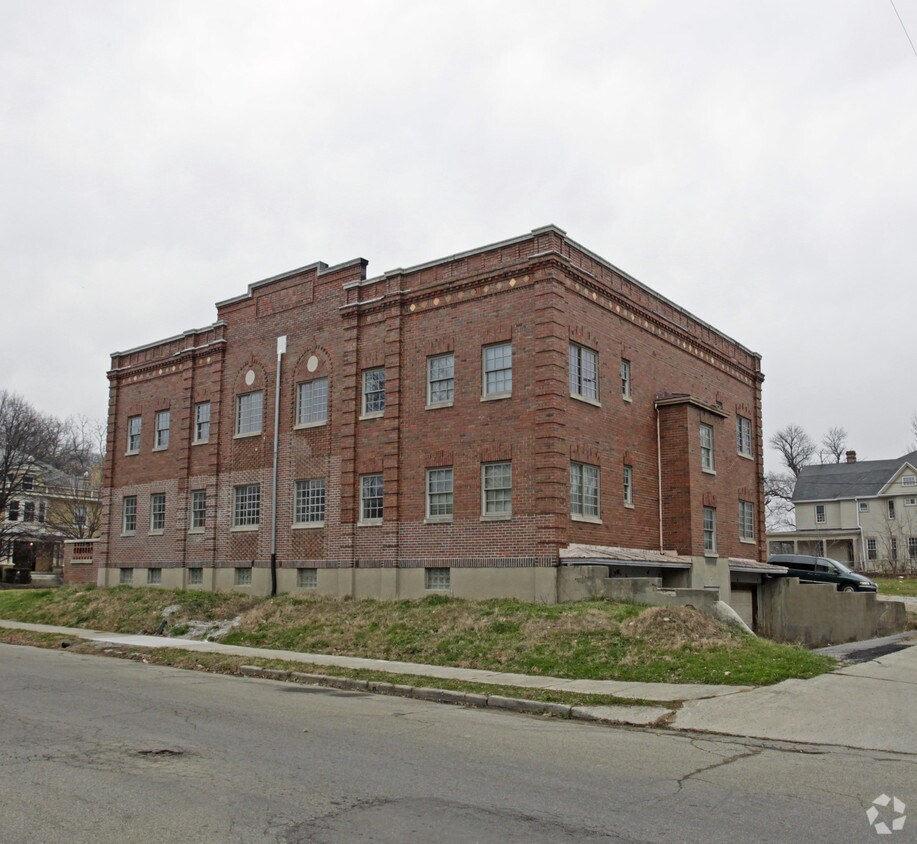 Building Photo - 502 Forest Ave