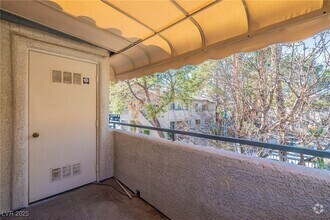 Building Photo - 3061 Key Largo Dr