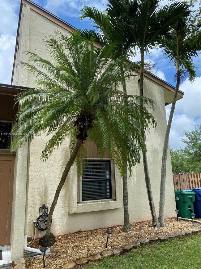Building Photo - 10925 SW 113th Pl