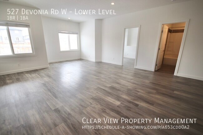 Photo du bâtiment - Bright and spacious suite located in the Crossings of west Lethbridge! ?Showings available NOW at...