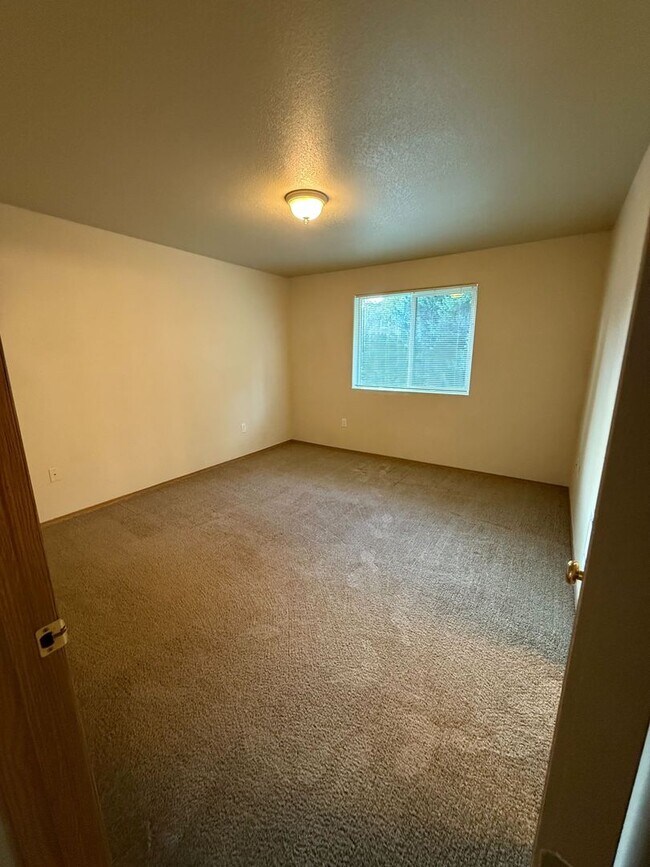 Foto del edificio - Quaint 2B/2Ba Townhome in Desirable Camas! Holiday Move-In Special!