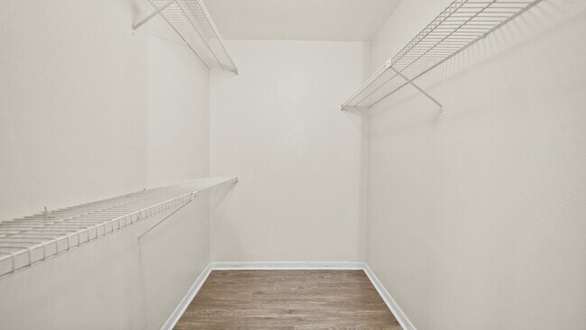 Foto del edificio - 2814 S Bartell Dr